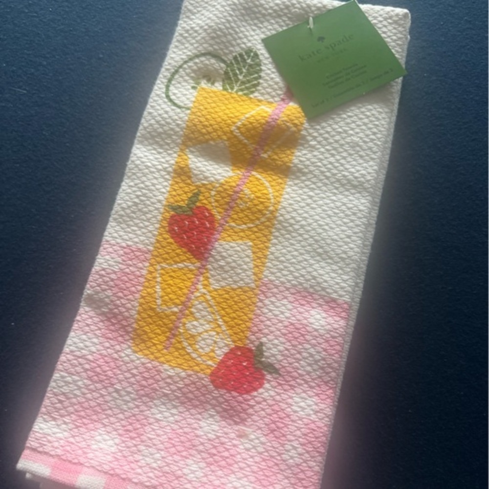 Set of 2 Kate Spade Lemonade Kitchen Towels-add a touch of flare to any room 🍋🍓🍋